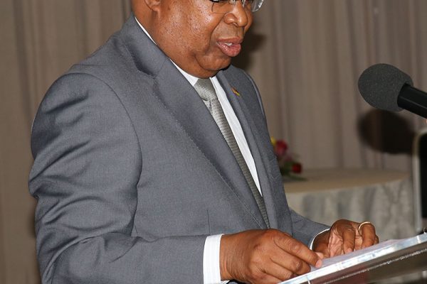 ARECOM PAULO AUADE GOVERNADOR DE TETE