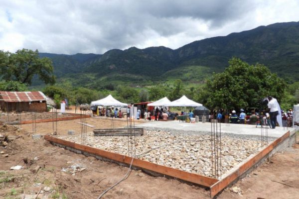 INCM financia a construção de um edifício escolar em Manica (27.01.2023)